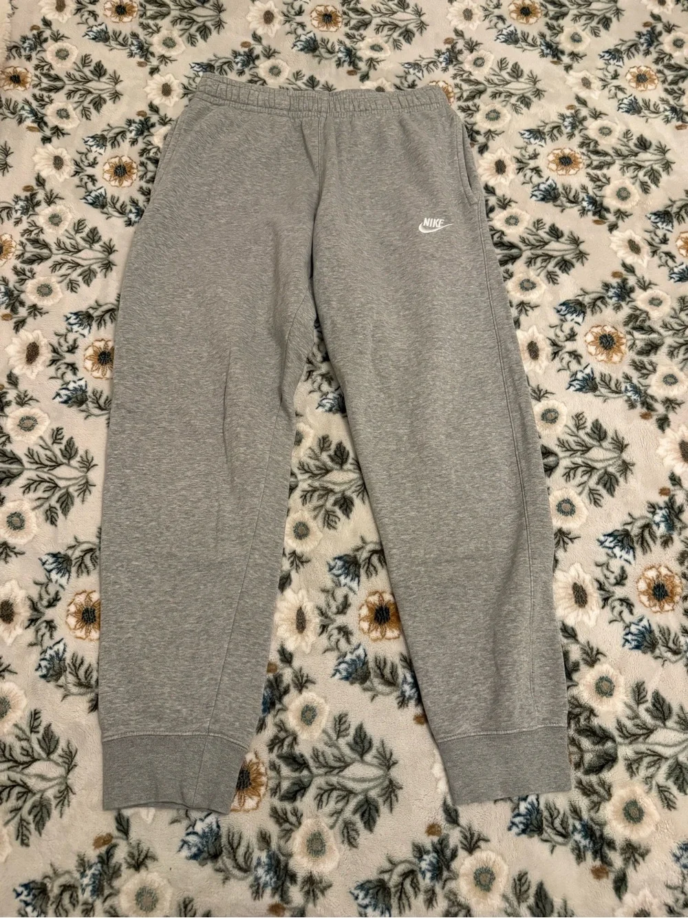 gray nike sweatpants